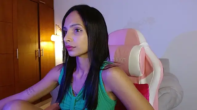 AnnitaSerna  online show from December 15, 2025, 4:07 am