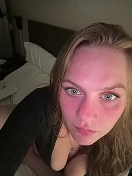 Snapshot of OverlookedHonesty9 chatting on April 8, 2026, 4:03 am OverlookedHonesty9 online show from April 8, 2026, 4:03 am