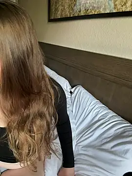 Snapshot of OverlookedHonesty9 chatting on April 8, 2026, 4:52 pm OverlookedHonesty9 online show from April 8, 2026, 4:52 pm