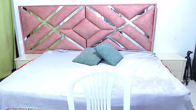moan sex2 online show from June 25, 2026, 3:26 am