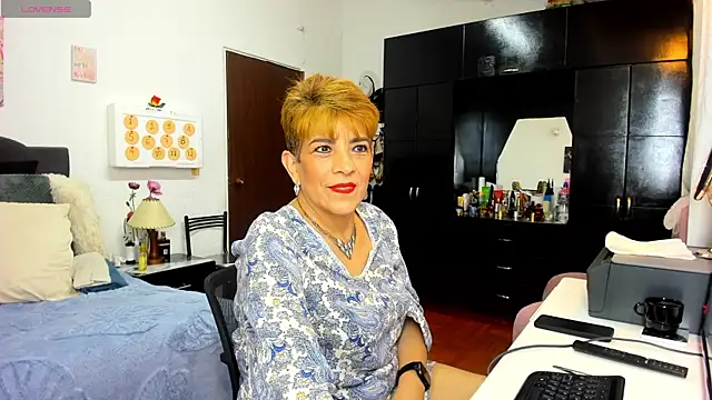 Snapshot of Angelina_Stone_65 chatting on August 4, 2026, 11:42 pm Angelina Stone 65 online show from August 4, 2026, 11:42 pm