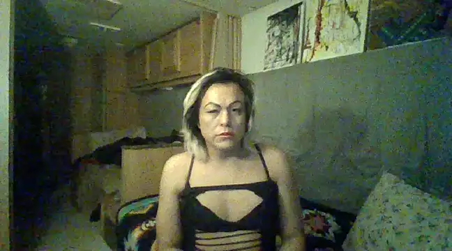Snapshot of HoneyBdaQueen chatting on January 29, 2025, 6:43 am HoneyBdaQueen online show from January 29, 2025, 6:43 am