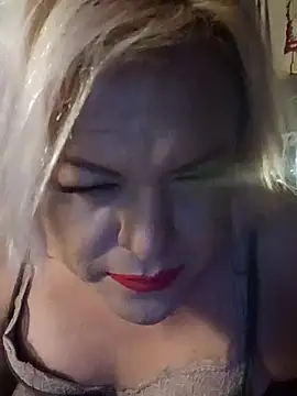 Snapshot of HoneyBdaQueen chatting on September 21, 2025, 6:18 am HoneyBdaQueen online show from September 21, 2025, 6:18 am