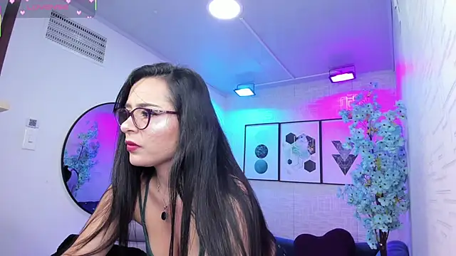 Snapshot of Tiara_rr chatting on June 2, 2026, 3:17 am Tiara rr online show from June 2, 2026, 3:17 am