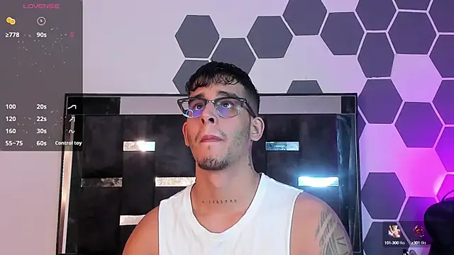 Snapshot of iamcamiloo_ chatting on February 7, 2025, 4:37 am iamcamiloo online show from February 7, 2025, 4:37 am