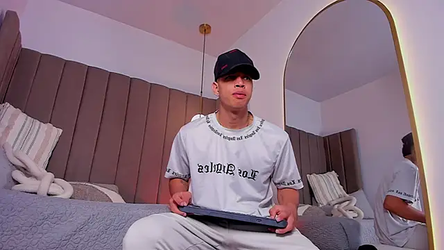 Snapshot of Benjamin_More chatting on June 13, 2026, 3:04 am Benjamin More online show from June 13, 2026, 3:04 am