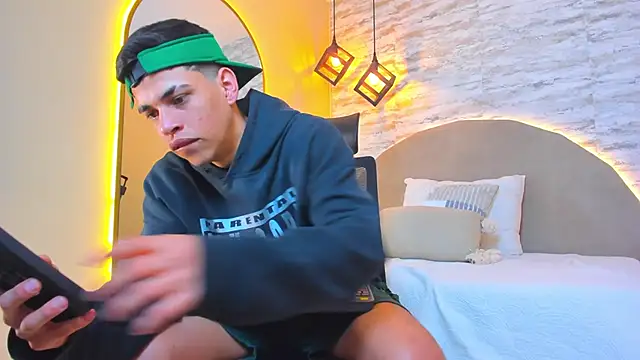 Snapshot of Benjamin_More chatting on November 14, 2025, 2:21 pm Benjamin More online show from November 14, 2025, 2:21 pm