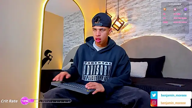 Snapshot of Benjamin_More chatting on October 9, 2025, 11:22 am Benjamin More online show from October 9, 2025, 11:22 am