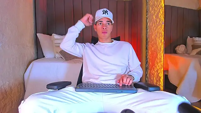 Snapshot of Benjamin_More chatting on November 29, 2025, 7:47 pm Benjamin More online show from November 29, 2025, 7:47 pm