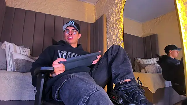 Benjamin More online show from December 19, 2025, 2:59 am