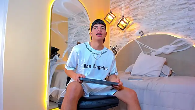 Snapshot of Benjamin_More chatting on October 28, 2025, 1:54 pm Benjamin More online show from October 28, 2025, 1:54 pm