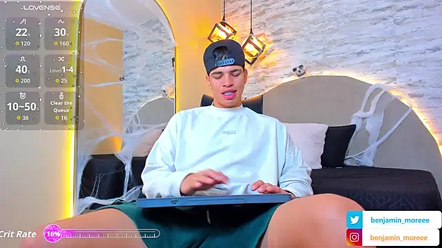 Snapshot of Benjamin_More chatting on October 26, 2025, 11:21 am Benjamin More online show from October 26, 2025, 11:21 am