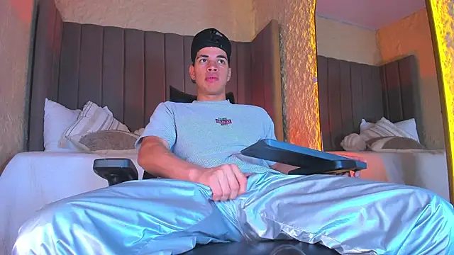 Snapshot of Benjamin_More chatting on November 27, 2025, 12:27 pm Benjamin More online show from November 27, 2025, 12:27 pm