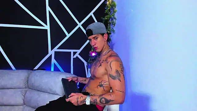 JUSTIN FULLER1 online show from February 2, 2025, 11:32 pm