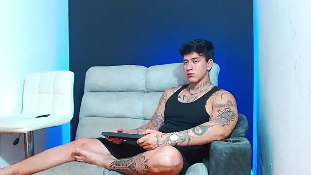 JUSTIN FULLER1 online show from May 3, 2026, 7:06 pm
