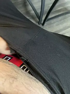 Snapshot of showoff79vers chatting on March 15, 2025, 7:16 pm showoff79vers online show from March 15, 2025, 7:16 pm