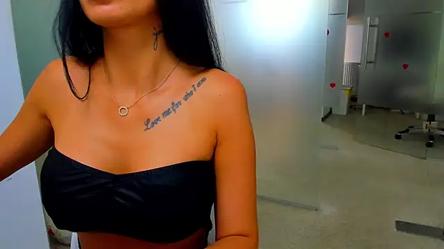 Queenrafaella online show from July 28, 2026, 9:17 am