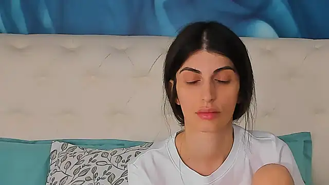 Snapshot of SkinnyDolly chatting on July 25, 2026, 4:24 pm SkinnyDolly online show from July 25, 2026, 4:24 pm