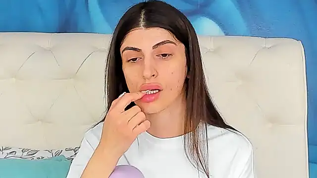 SkinnyDolly online show from June 20, 2026, 2:05 am