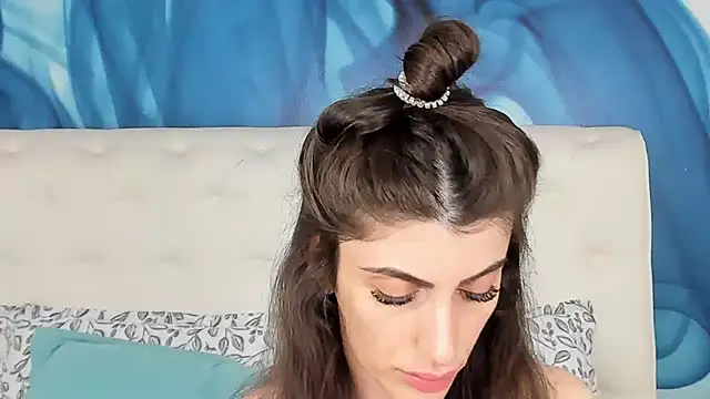 SkinnyDolly online show from November 21, 2025, 3:05 am