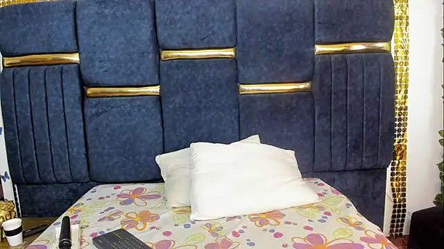 skaysanchez1 online show from December 19, 2025, 2:19 pm