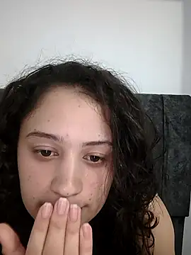 Snapshot of alana_2024 chatting on October 5, 2025, 2:35 am alana 2024 online show from October 5, 2025, 2:35 am