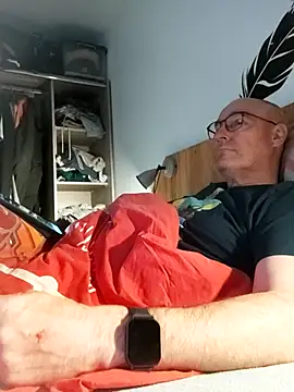 Snapshot of bogland33 chatting on June 4, 2026, 7:40 pm bogland33 online show from June 4, 2026, 7:40 pm