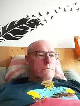 Snapshot of bogland33 chatting on June 10, 2026, 6:20 pm bogland33 online show from June 10, 2026, 6:20 pm