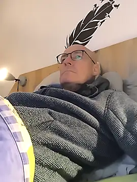 Snapshot of bogland33 chatting on November 16, 2025, 7:51 pm bogland33 online show from November 16, 2025, 7:51 pm