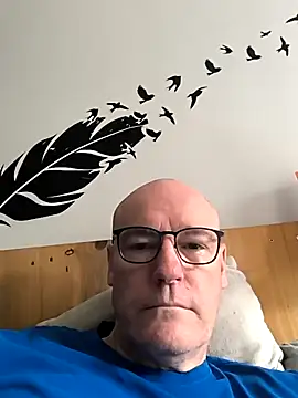 Snapshot of bogland33 chatting on June 1, 2026, 7:08 am bogland33 online show from June 1, 2026, 7:08 am