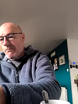 Snapshot of bogland33 chatting on November 7, 2025, 7:24 am bogland33 online show from November 7, 2025, 7:24 am