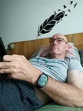 Snapshot of bogland33 chatting on July 3, 2026, 5:52 pm bogland33 online show from July 3, 2026, 5:52 pm