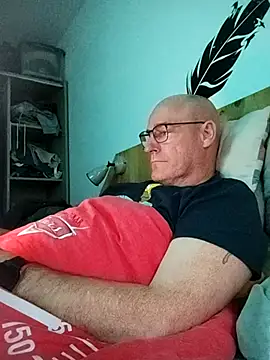 Snapshot of bogland33 chatting on June 9, 2026, 7:48 pm bogland33 online show from June 9, 2026, 7:48 pm