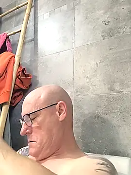 Snapshot of bogland33 chatting on May 30, 2026, 12:11 pm bogland33 online show from May 30, 2026, 12:11 pm