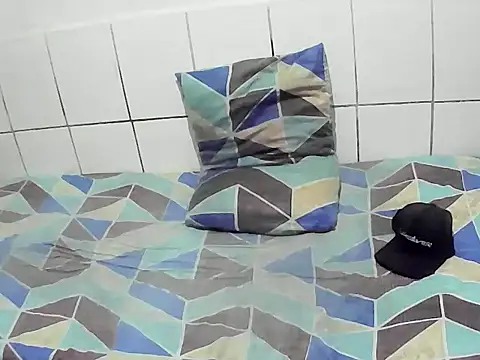 Snapshot of pierdona chatting on December 4, 2025, 8:19 pm pierdona online show from December 4, 2025, 8:19 pm