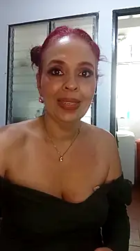 sthefania1710 online show from April 23, 2026, 12:29 pm