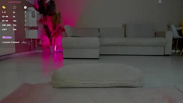 Snapshot of CurlyAnt0 chatting on November 19, 2025, 8:36 am CurlyAnt0 online show from November 19, 2025, 8:36 am