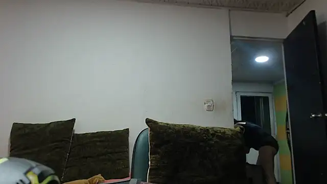 carolina linarez69 online show from April 29, 2026, 12:15 am