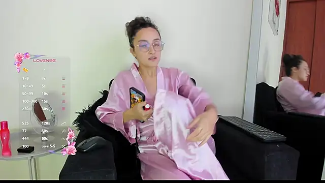 Snapshot of its__angelica_ chatting on October 8, 2025, 6:08 pm its angelica online show from October 8, 2025, 6:08 pm