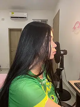 AuroraFiore online show from April 27, 2026, 5:16 am