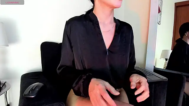 Snapshot of victoria__lace_ chatting on August 4, 2026, 12:48 am victoria lace online show from August 4, 2026, 12:48 am