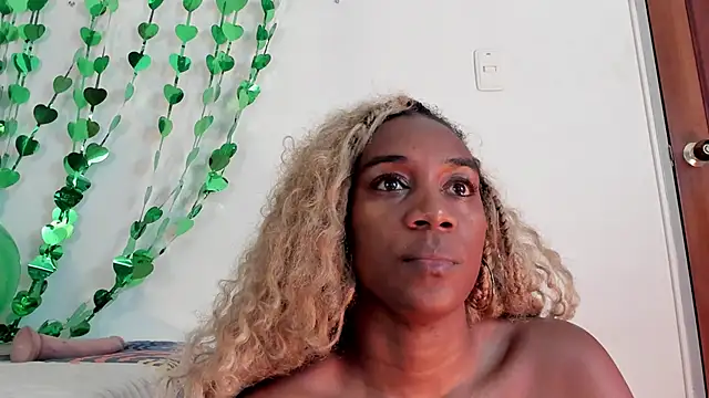 aisha w10 online show from March 18, 2025, 6:50 pm