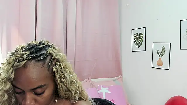 aisha w10 online show from March 3, 2025, 3:11 pm