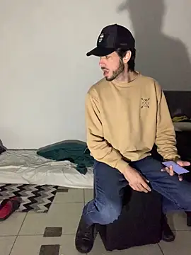 Snapshot of Mieto_ chatting on June 4, 2026, 11:31 pm Mieto online show from June 4, 2026, 11:31 pm