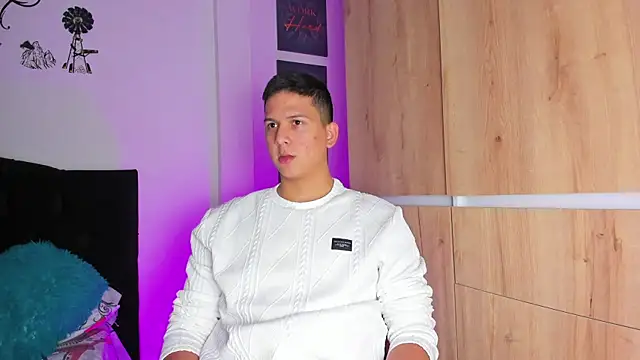 Snapshot of ANDREZALVAREZ chatting on December 19, 2024, 4:45 am ANDREZALVAREZ online show from December 19, 2024, 4:45 am