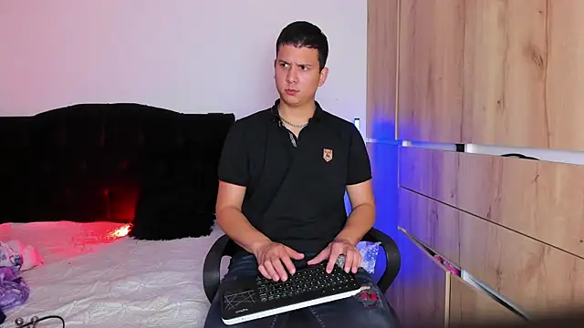 Snapshot of ANDREZALVAREZ chatting on November 1, 2025, 2:07 am ANDREZALVAREZ online show from November 1, 2025, 2:07 am