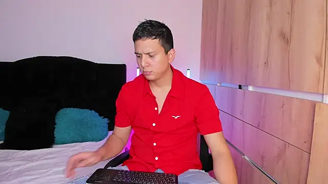 Snapshot of ANDREZALVAREZ chatting on November 5, 2025, 8:34 pm ANDREZALVAREZ online show from November 5, 2025, 8:34 pm