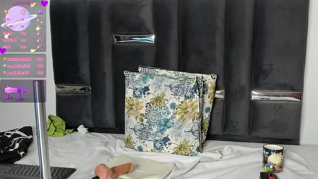 kinky polar online show from January 10, 2025, 7:46 am