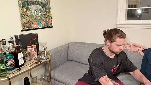 Snapshot of DaddydayDrinkzz chatting on December 18, 2024, 6:21 am DaddydayDrinkzz online show from December 18, 2024, 6:21 am