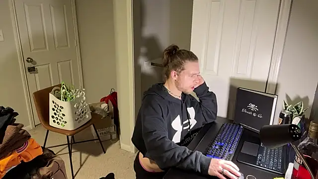 Snapshot of DaddydayDrinkzz chatting on February 27, 2025, 6:46 am DaddydayDrinkzz online show from February 27, 2025, 6:46 am